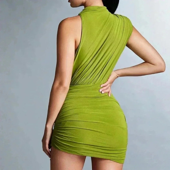 Green Elegant Women's Irregular Shoulder Fold Pleated Decorated Dress - Picture 2 of 8